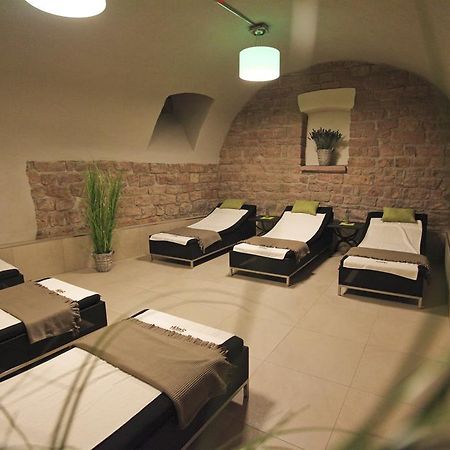 Hotel Palatina "Hotel-Restaurant" Нойштадт-ан-дер-Вайнштрасе Экстерьер фото