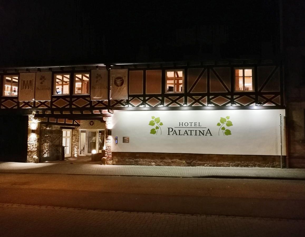 Hotel Palatina "Hotel-Restaurant" Нойштадт-ан-дер-Вайнштрасе Экстерьер фото
