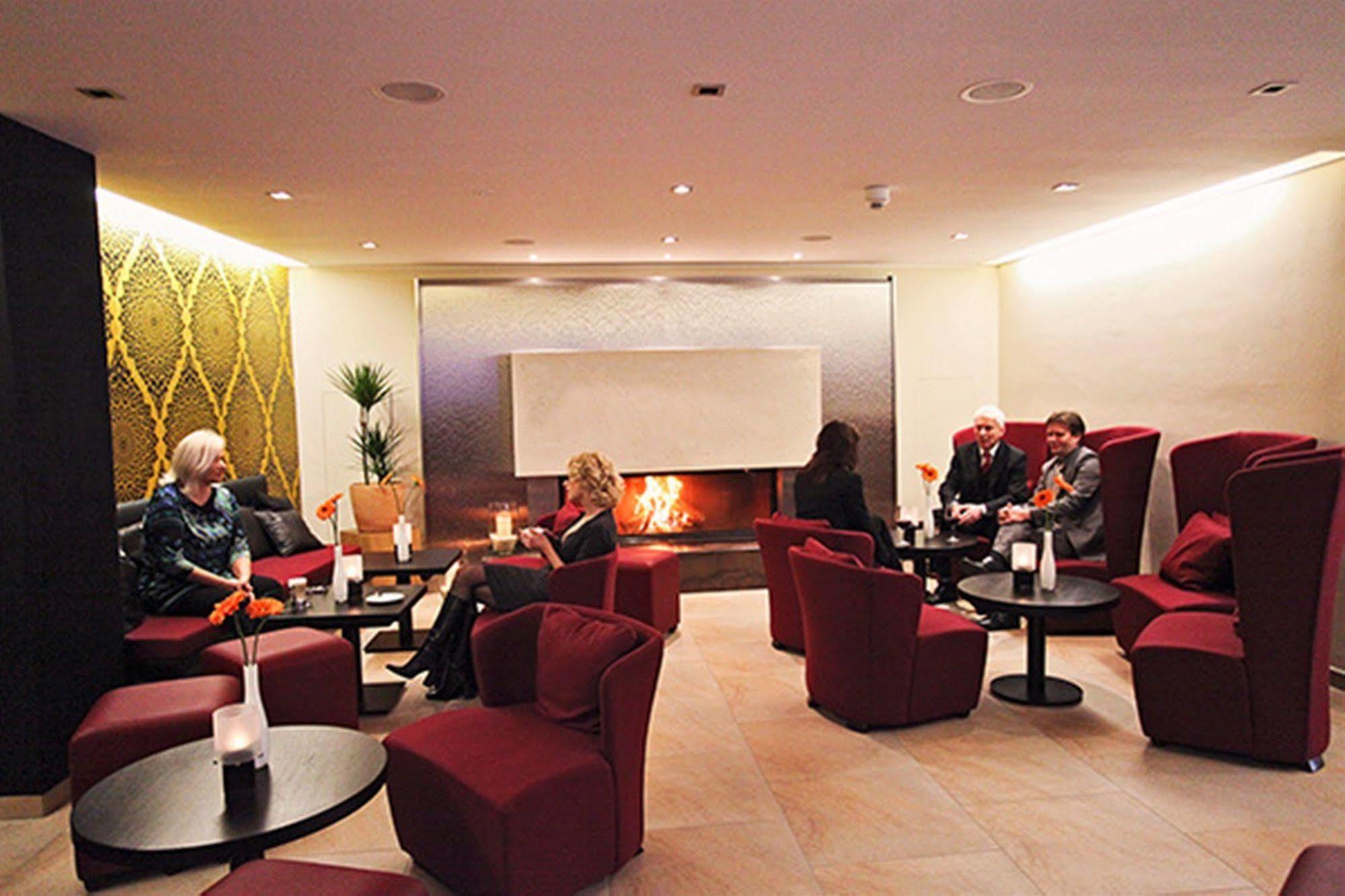 Hotel Palatina "Hotel-Restaurant" Нойштадт-ан-дер-Вайнштрасе Экстерьер фото