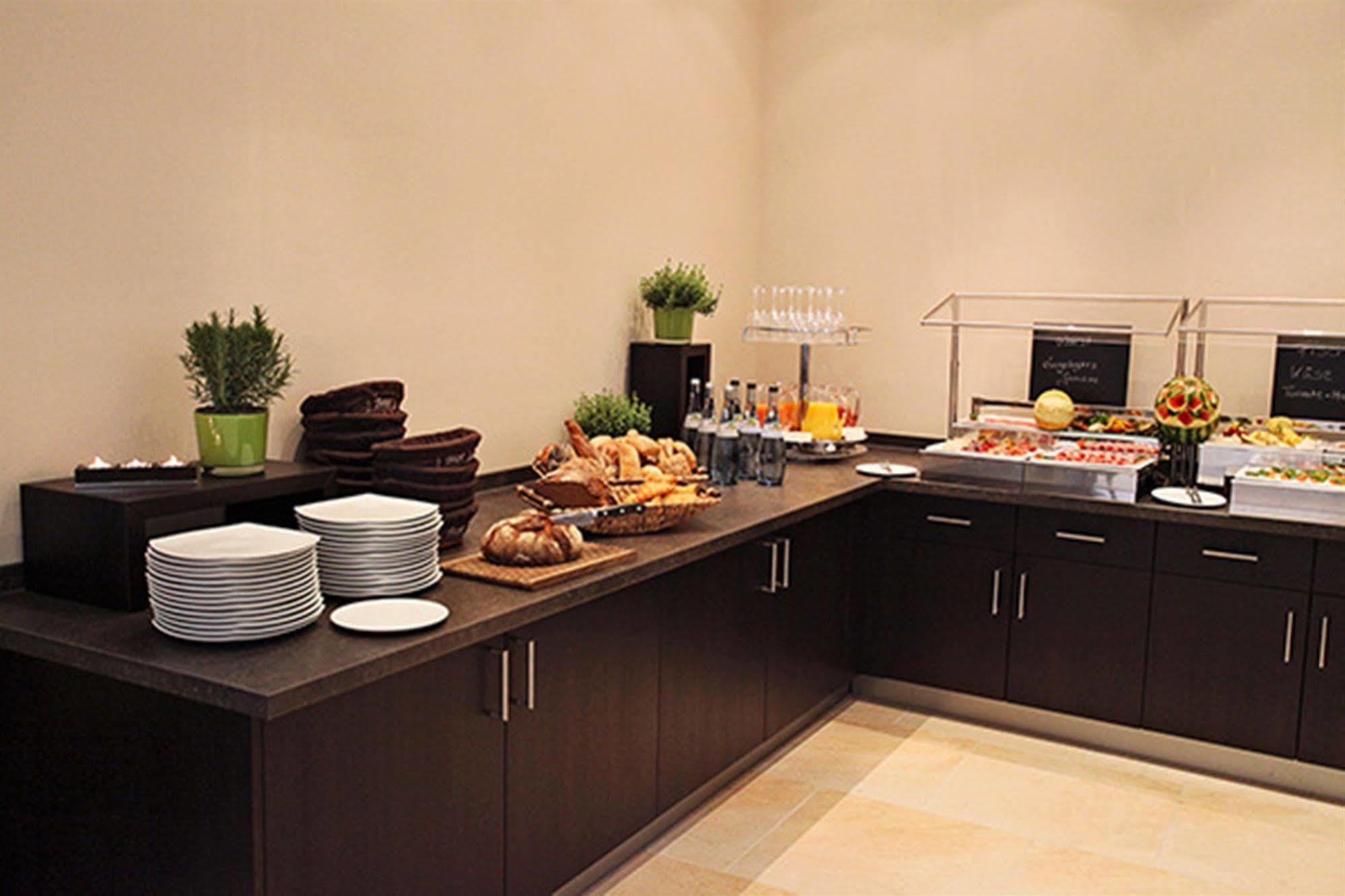 Hotel Palatina "Hotel-Restaurant" Нойштадт-ан-дер-Вайнштрасе Экстерьер фото